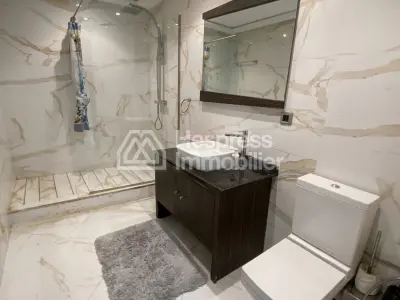 Modern studio apartment Racine for sale with courtyard