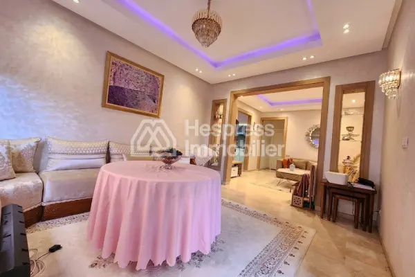 شقة مُجددة مع حديقة خاصة في مجمع سكني مسوّر في كاليفورنيا
