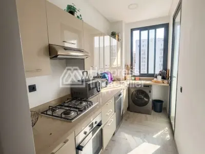 Appartement ensoleillé VIDE à louer plein CFC