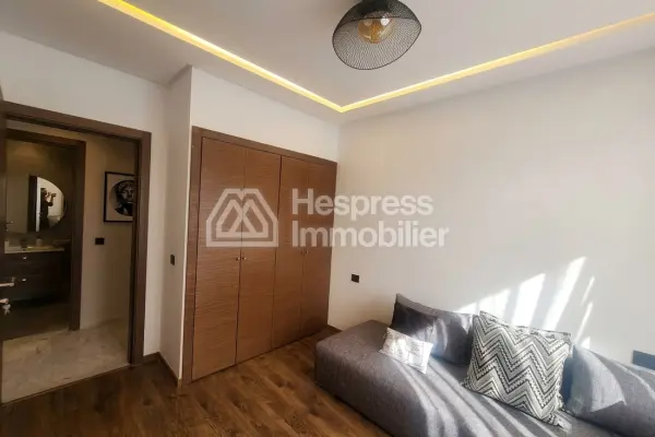 Appartement ensoleillé VIDE à louer plein CFC
