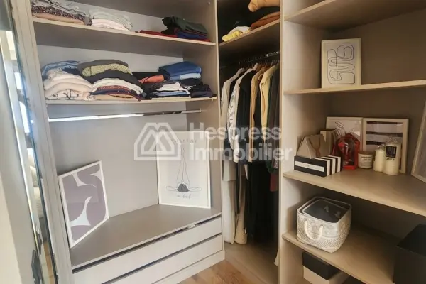 Appartement ensoleillé VIDE à louer plein CFC