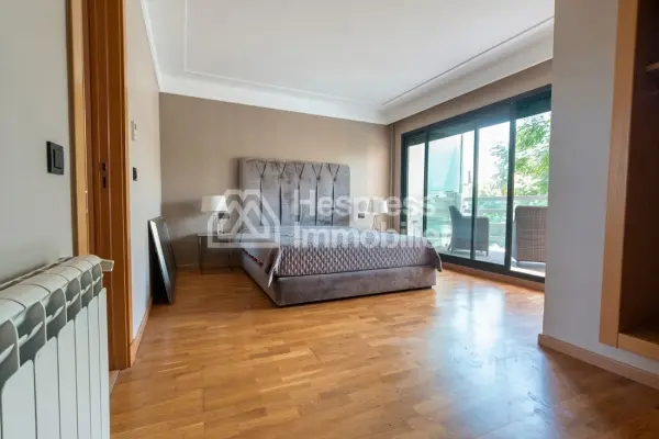 Beautiful apartment with unobstructed views and a private rooftop pool