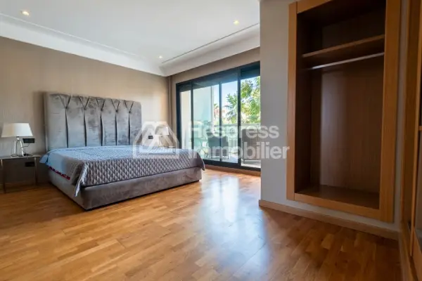 Beautiful apartment with unobstructed views and a private rooftop pool