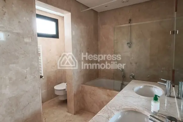 Beautiful apartment with unobstructed views and a private rooftop pool