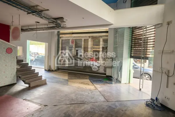 Premium corner commercial premises with 4 storefronts