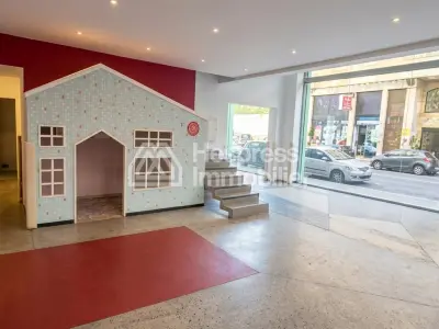 Premium corner commercial premises with 4 storefronts