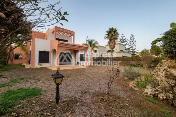 Land with old villa for sale in Californie