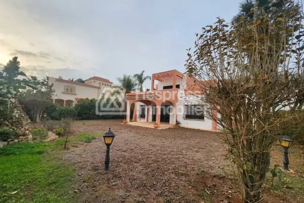 Land with old villa for sale in Californie