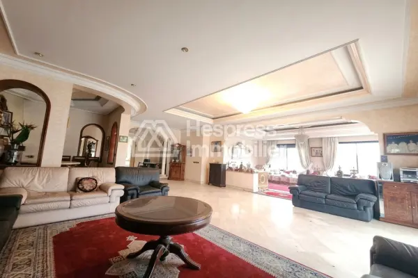 Land with old villa for sale in Californie