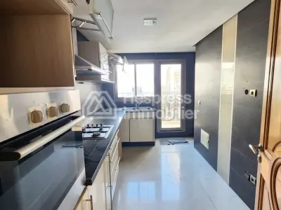 شقة مشمسة راسين للبيع