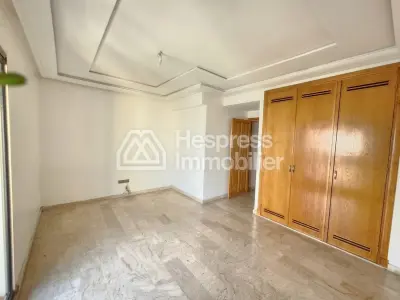 شقة مشمسة راسين للبيع