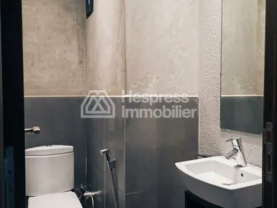 شقة حديثة مكونة من جناحين للإيجار في بلين راسين