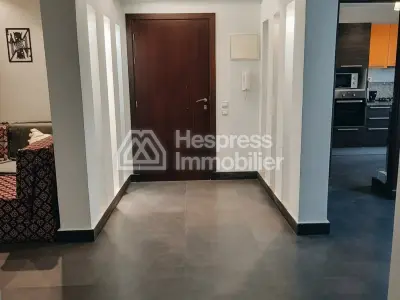 شقة حديثة مكونة من جناحين للإيجار في بلين راسين