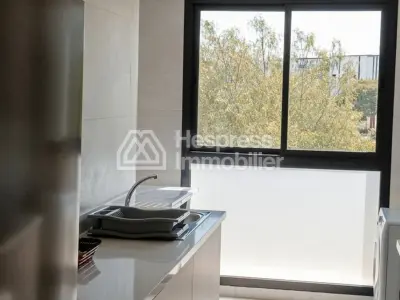 Appartement moderne meublé avec piscine et grand balcon