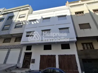 Maison en cours de finition au quartier Charf
