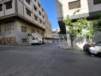 Maison en cours de finition au quartier Charf