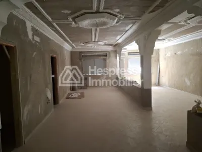 Maison en cours de finition au quartier Charf