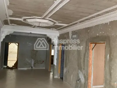 Maison en cours de finition au quartier Charf
