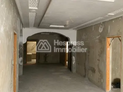 Maison en cours de finition au quartier Charf