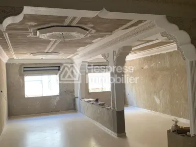 Maison en cours de finition au quartier Charf