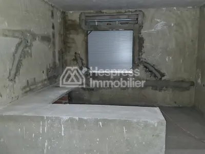 Maison en cours de finition au quartier Charf