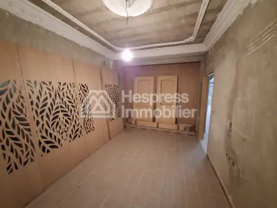 Maison en cours de finition au quartier Charf