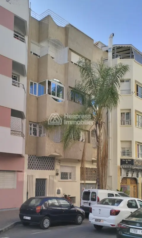 مبنى للبيع