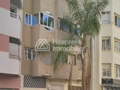 مبنى للبيع