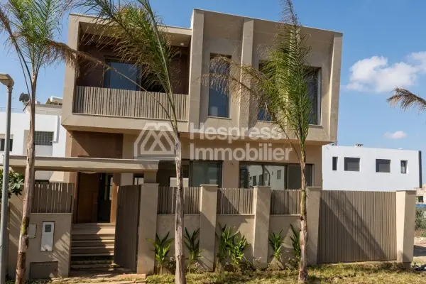 Luxury new villa with pool in Val d'Or