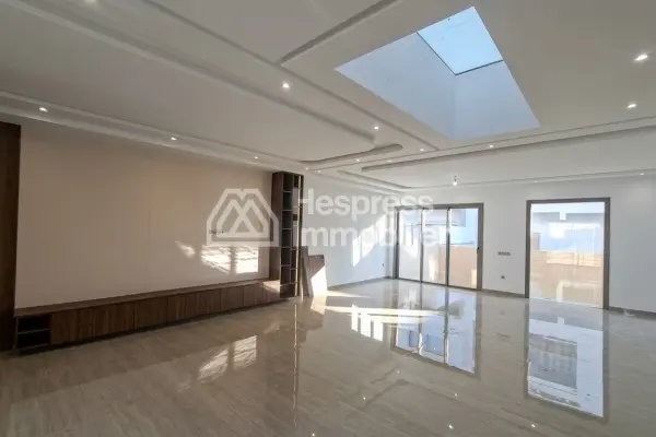 Luxury new villa with pool in Val d'Or