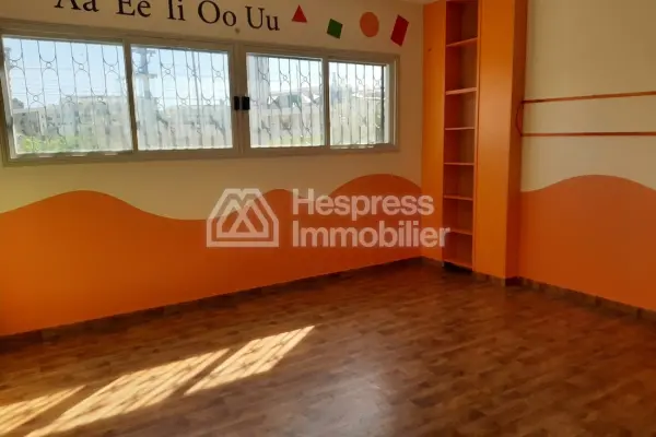 Local Commercial de 170 m² en RDC de Résidence
