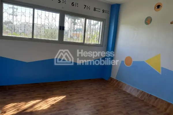 Local Commercial de 170 m² en RDC de Résidence