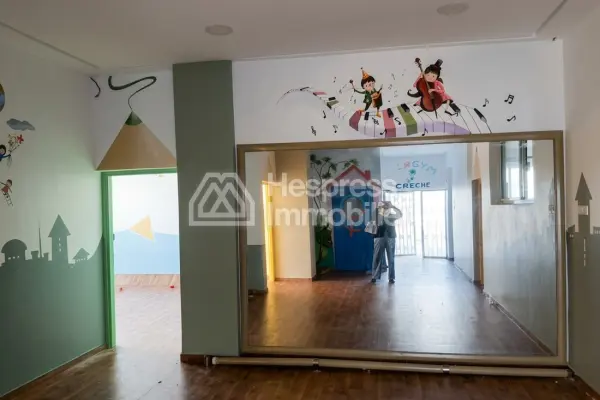 Local Commercial de 170 m² en RDC de Résidence