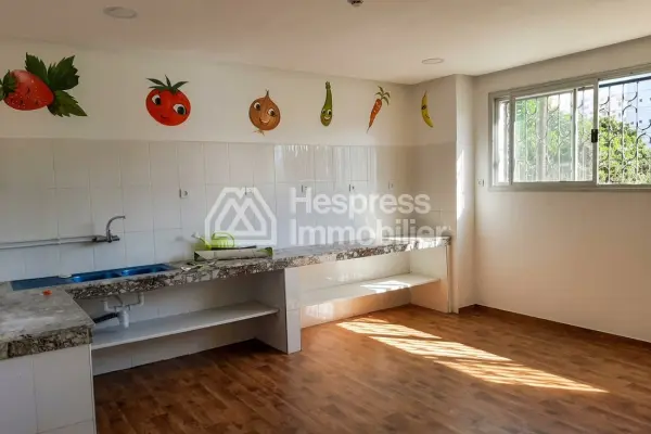Local Commercial de 170 m² en RDC de Résidence