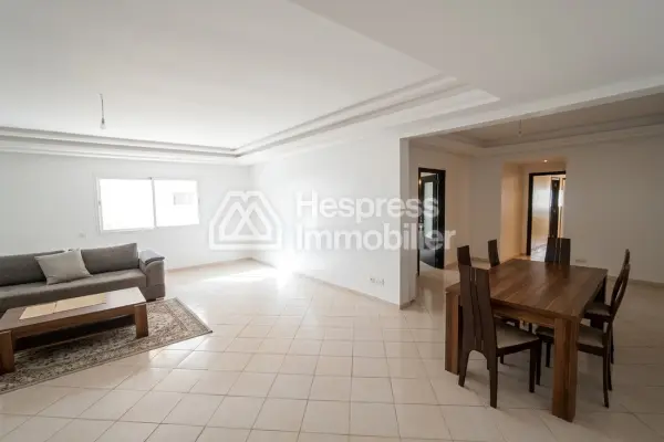 طابق أرضي رائع وواسع ومشمس