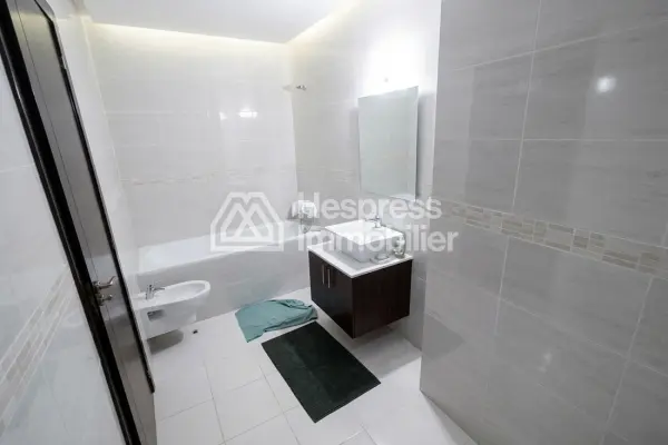 طابق أرضي رائع وواسع ومشمس
