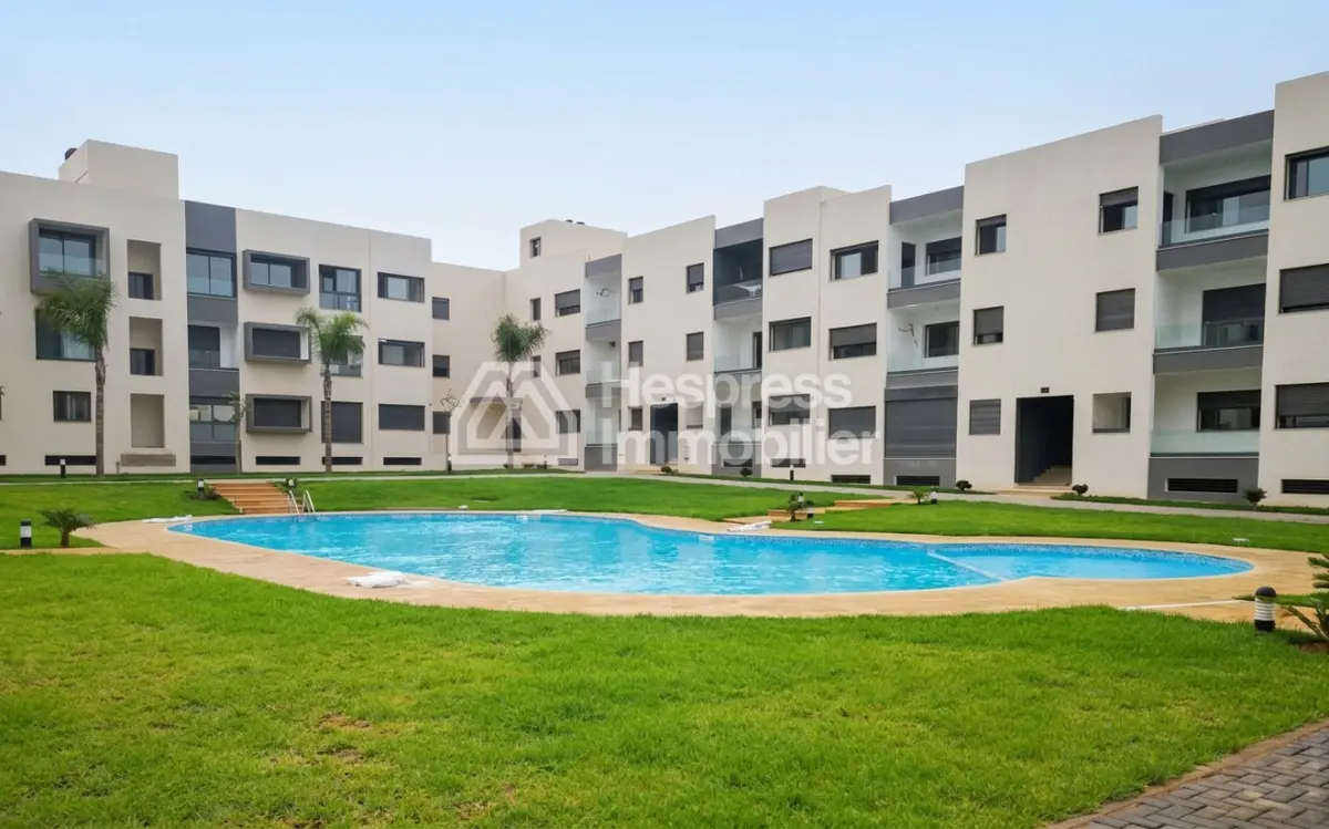 Beautiful apartment with windows on both sides and overlooking the pool