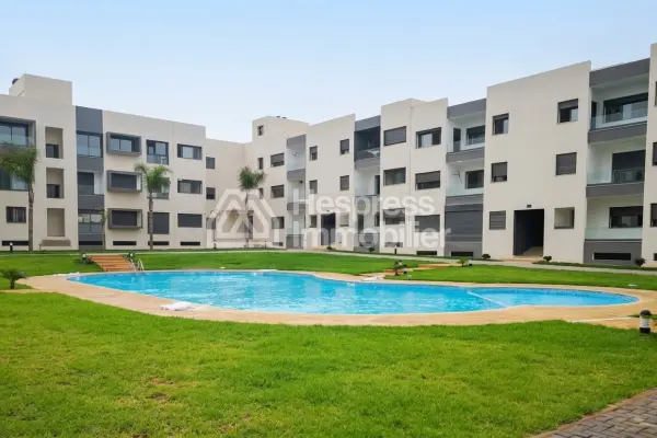 Beautiful apartment with windows on both sides and overlooking the pool