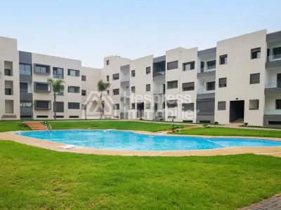 Beautiful apartment with windows on both sides and overlooking the pool