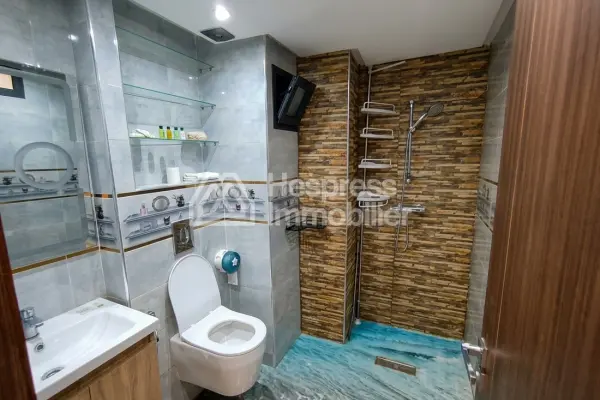 Bel appartement traversant vue piscine