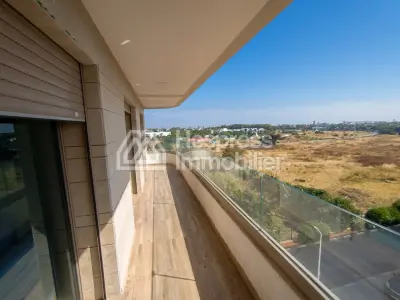 Superb unfurnished apartment for rent in Garden Paradise