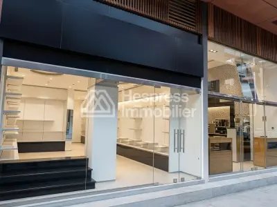Magasin en plein boulevard abou baker kadiri