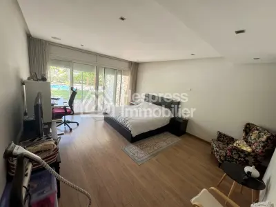 فيلا جميلة جداً للإيجار غير مفروشة في Ville verte