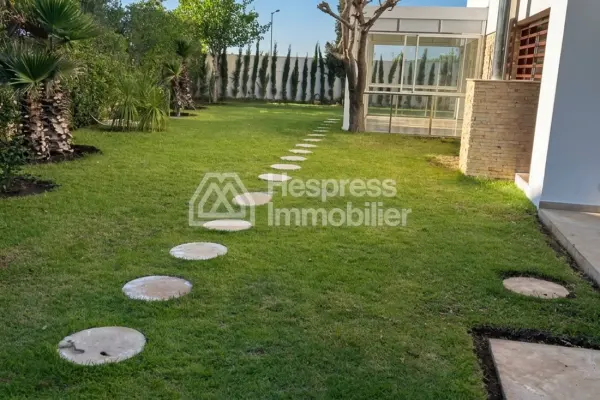 فيلا شبه منفصلة للإيجار في CGI Ville verte