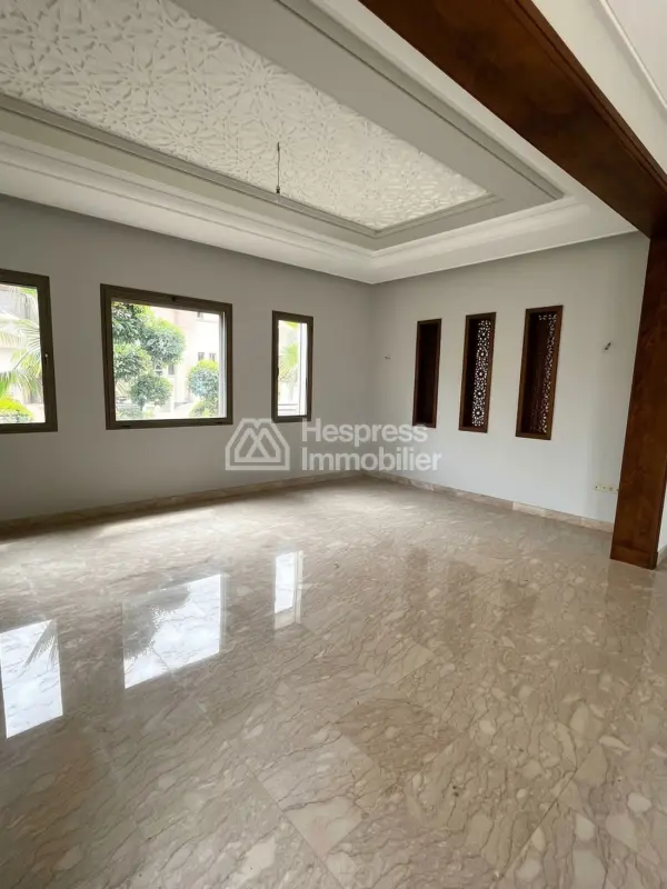 Near British School, empty villa with pool Bouskoura