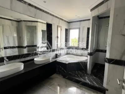 Near British School, empty villa with pool Bouskoura