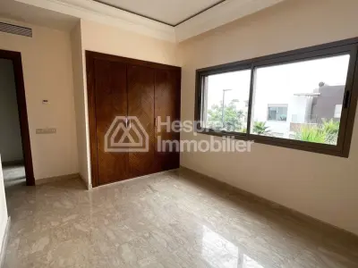 Near British School, empty villa with pool Bouskoura