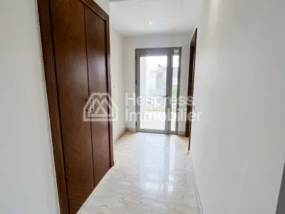 Near British School, empty villa with pool Bouskoura