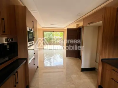 Near British School, empty villa with pool Bouskoura