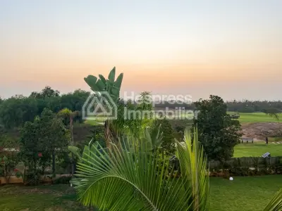 Villa with empty pool in a prestigious 500m² area